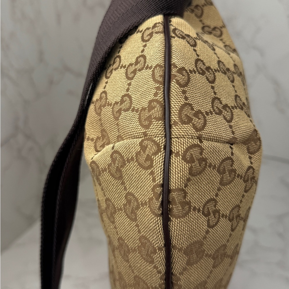 Gucci halfmoon  Monogram Crossbody Bag - Picture 6 of 16